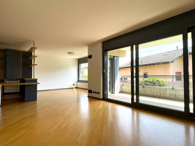 Appartamento  in Affitto a Collina d'Oro #2